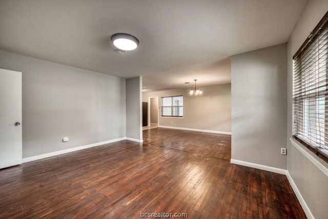 4006 Glenn Oaks Drive, Bryan, TX 77802