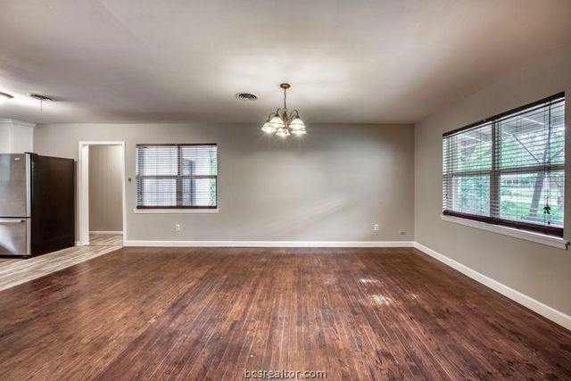 4006 Glenn Oaks Drive, Bryan, TX 77802