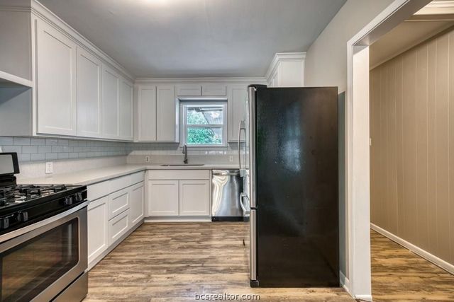 4006 Glenn Oaks Drive, Bryan, TX 77802