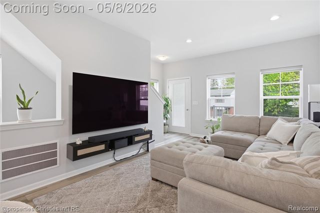 402 Jeff Keeton Drive, Hazel Park, MI 48030