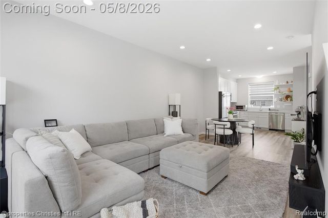 402 Jeff Keeton Drive, Hazel Park, MI 48030