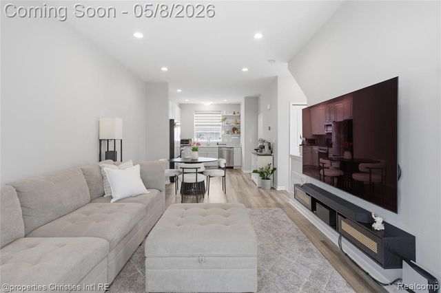 402 Jeff Keeton Drive, Hazel Park, MI 48030
