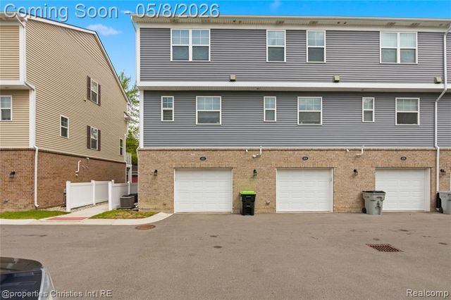 402 Jeff Keeton Drive, Hazel Park, MI 48030
