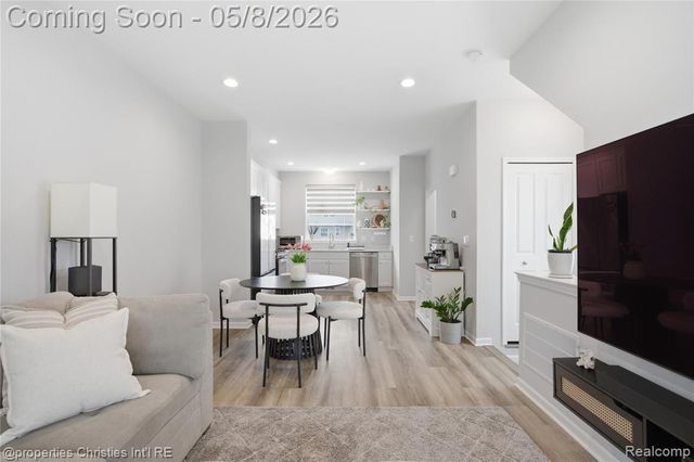 402 Jeff Keeton Drive, Hazel Park, MI 48030