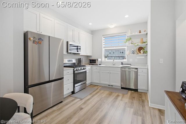 402 Jeff Keeton Drive, Hazel Park, MI 48030