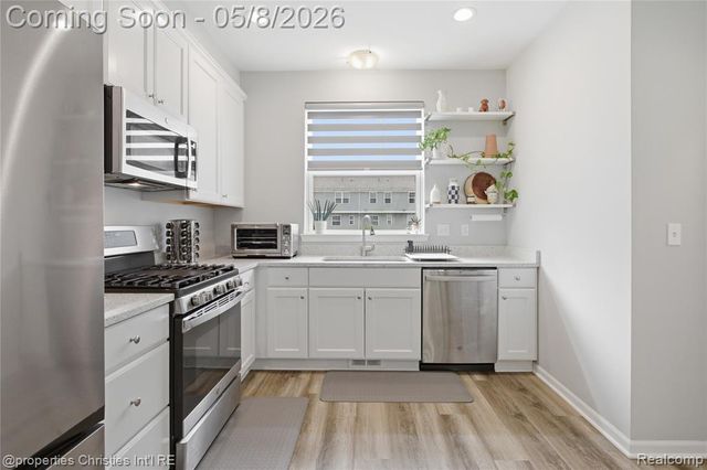 402 Jeff Keeton Drive, Hazel Park, MI 48030