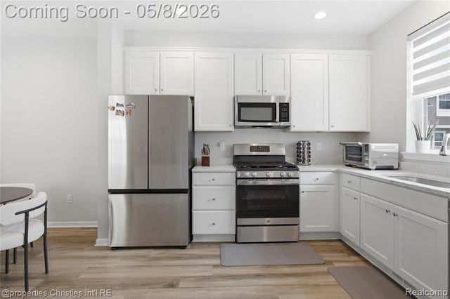 402 Jeff Keeton Drive, Hazel Park, MI 48030