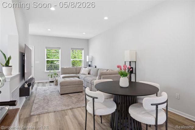 402 Jeff Keeton Drive, Hazel Park, MI 48030