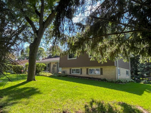 1239 N 122nd STREET, Wauwatosa, WI 53226