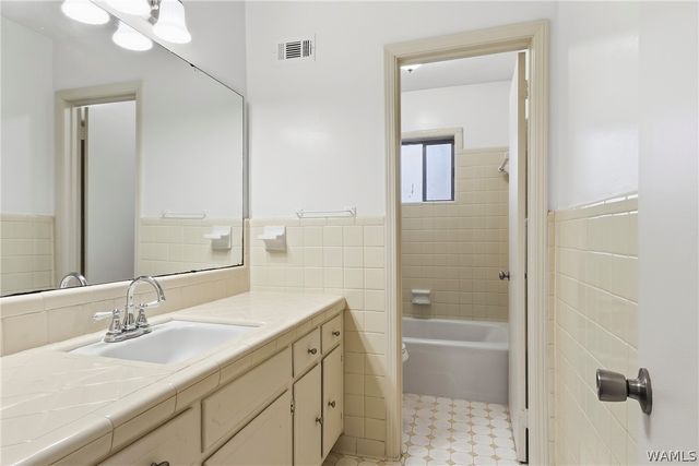 5711 Golden Pond, Northport, AL 35473