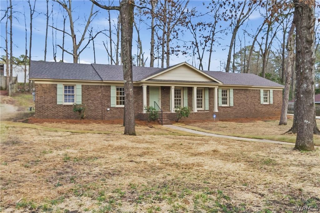 5711 Golden Pond, Northport, AL 35473
