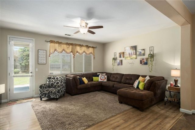 454 E Sierra Avenue, Reedley, CA 93654