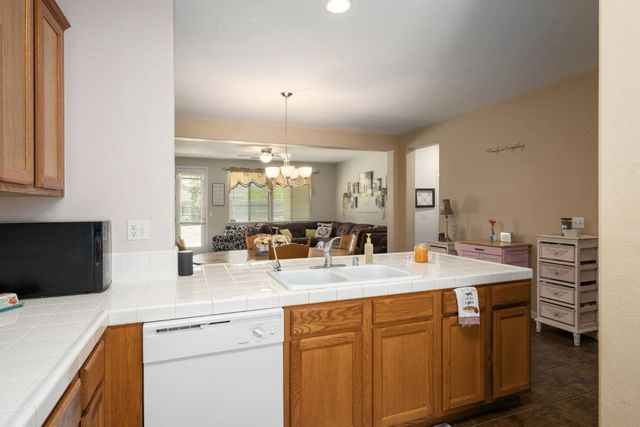 454 E Sierra Avenue, Reedley, CA 93654