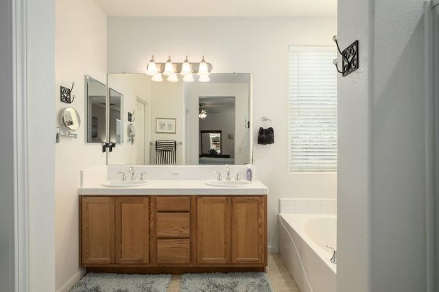 454 E Sierra Avenue, Reedley, CA 93654