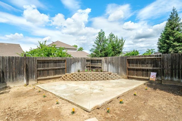 454 E Sierra Avenue, Reedley, CA 93654
