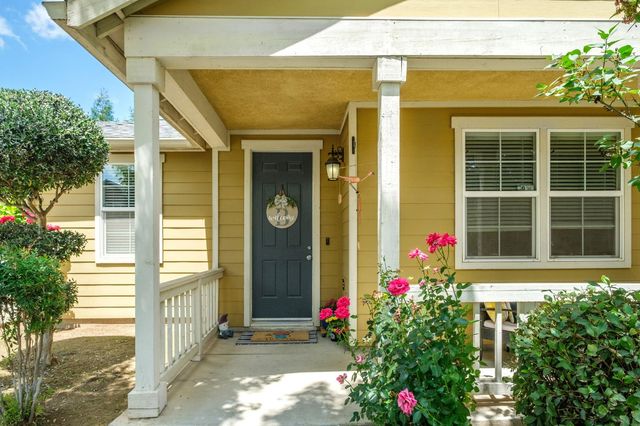454 E Sierra Avenue, Reedley, CA 93654