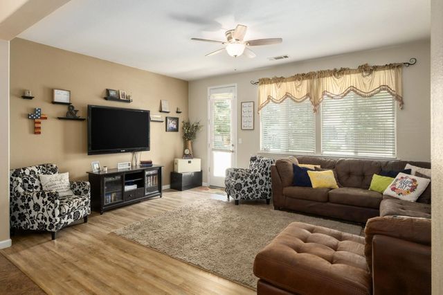 454 E Sierra Avenue, Reedley, CA 93654