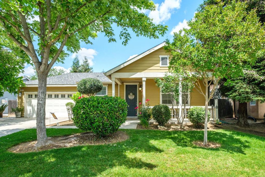 454 E Sierra Avenue, Reedley, CA 93654