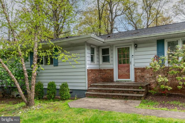 19 FLORAL RD, Flemington, NJ 08822