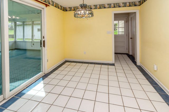 19 FLORAL RD, Flemington, NJ 08822