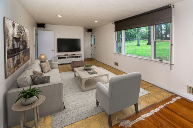 19 FLORAL RD, Flemington, NJ 08822