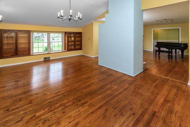 19 FLORAL RD, Flemington, NJ 08822
