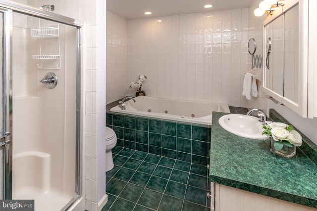 19 FLORAL RD, Flemington, NJ 08822