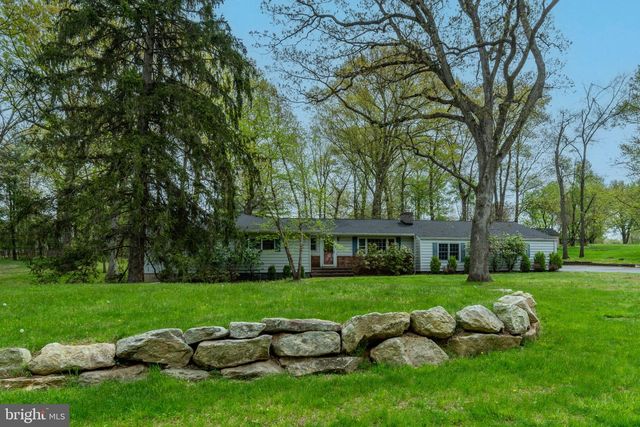 19 FLORAL RD, Flemington, NJ 08822