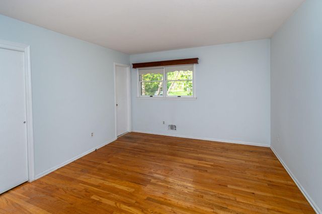19 FLORAL RD, Flemington, NJ 08822
