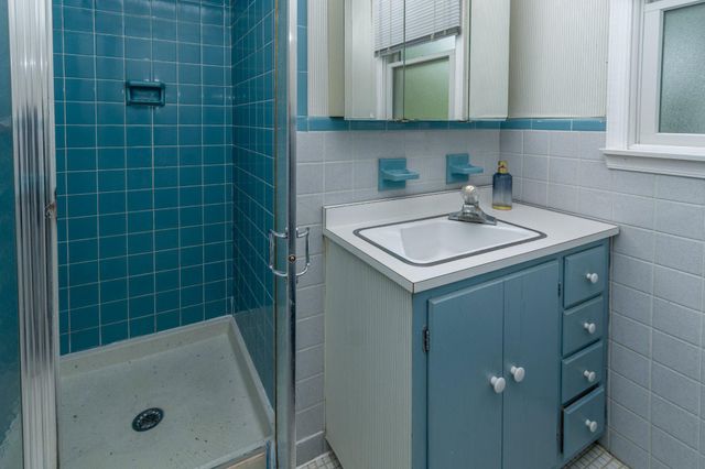 19 FLORAL RD, Flemington, NJ 08822