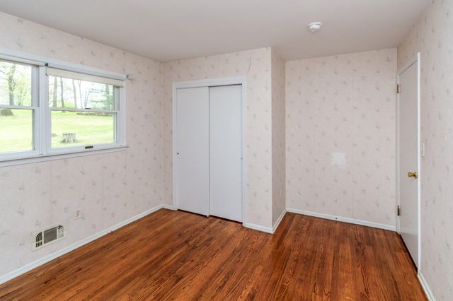 19 FLORAL RD, Flemington, NJ 08822