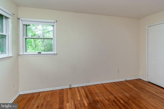 19 FLORAL RD, Flemington, NJ 08822