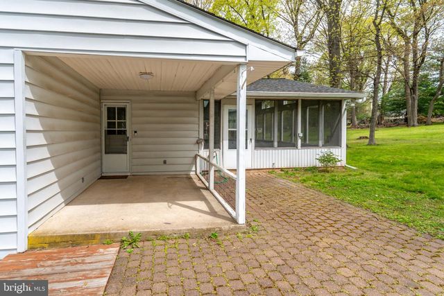 19 FLORAL RD, Flemington, NJ 08822