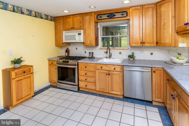 19 FLORAL RD, Flemington, NJ 08822