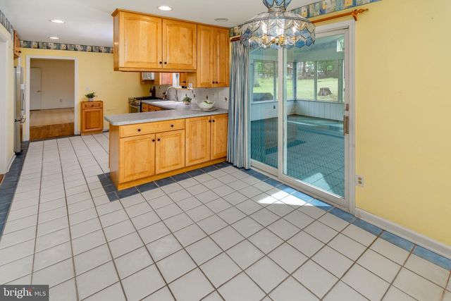 19 FLORAL RD, Flemington, NJ 08822