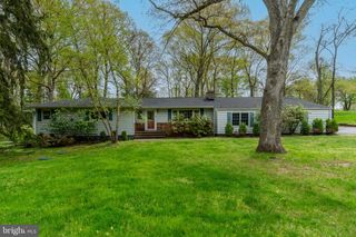 19 FLORAL RD, Flemington, NJ 08822