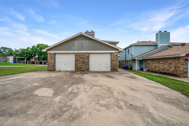 203 S Las Vegas Trail, White Settlement, TX 76108