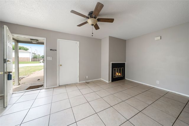 203 S Las Vegas Trail, White Settlement, TX 76108