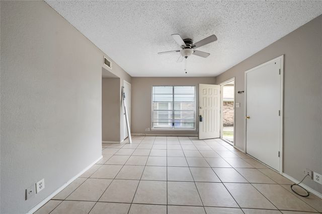 203 S Las Vegas Trail, White Settlement, TX 76108