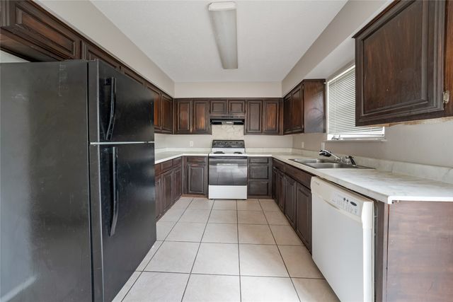 203 S Las Vegas Trail, White Settlement, TX 76108