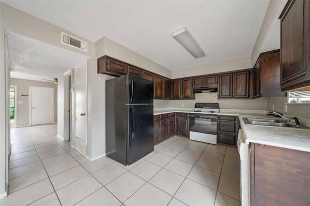 203 S Las Vegas Trail, White Settlement, TX 76108