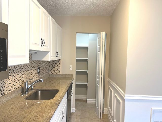 585 Park Road 11-2, Waterbury, CT 06708