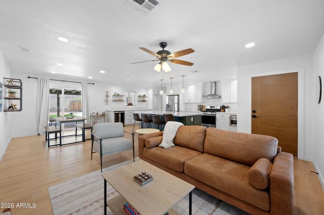 9829 N 4TH Avenue, Phoenix, AZ 85021