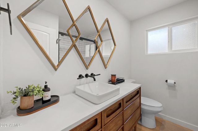 9829 N 4TH Avenue, Phoenix, AZ 85021