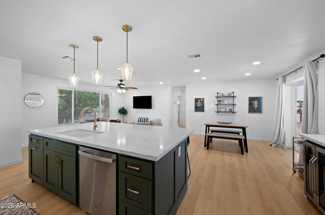 9829 N 4TH Avenue, Phoenix, AZ 85021