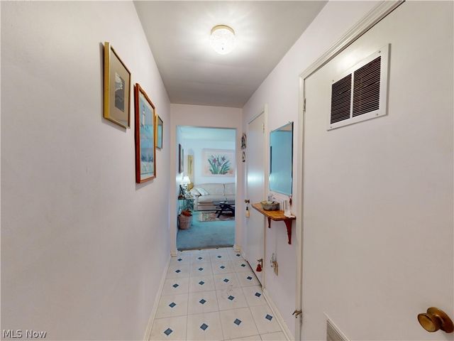 19406 Van Aken Boulevard 104, Shaker Heights, OH 44122