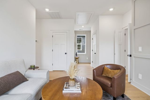 2068 Whitney Ave, Nashville, TN 37210