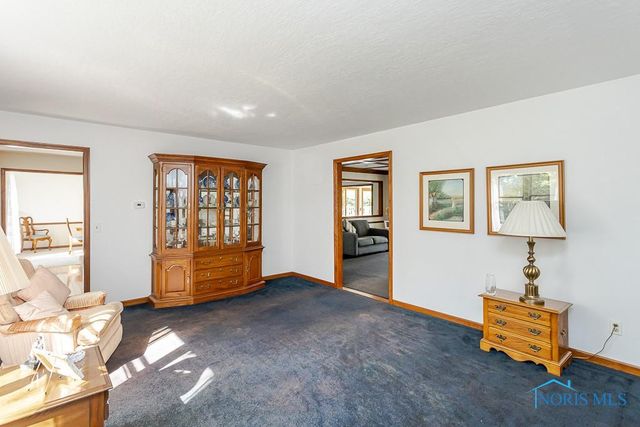 7040 Country Creek Road, Maumee, OH 43537