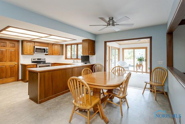 7040 Country Creek Road, Maumee, OH 43537