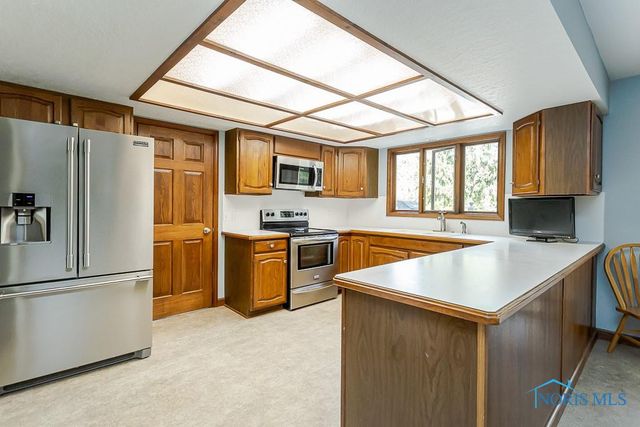 7040 Country Creek Road, Maumee, OH 43537